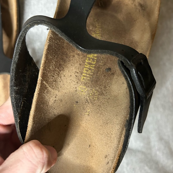 BIRKENSTOCKS SIZE 40 - Picture 6 of 6
